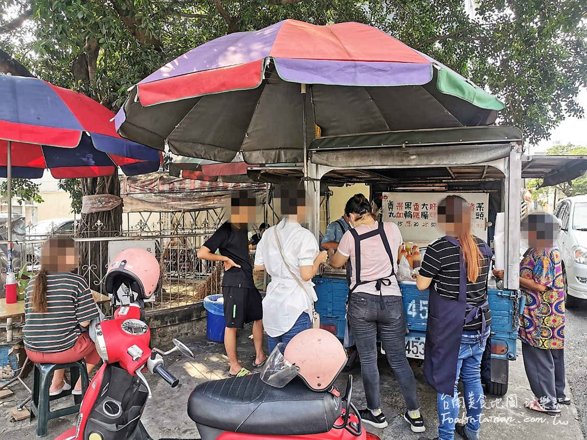 臺南安南區(qū)推薦平價平民臺式下午茶點心小吃-外殟仔濟和宮環(huán)福街無名黑輪米血攤車